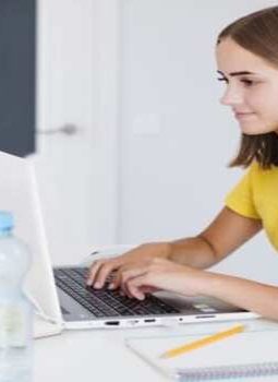 5 Pilihan Bisnis untuk Pelajar Paling Cuan di Tahun 2025