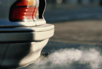 Foto: Asap Knalpot Mobil (Image Source: Carvaganza)