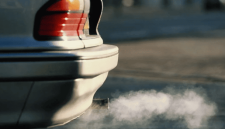 Foto: Asap Knalpot Mobil (Image Source: Carvaganza)