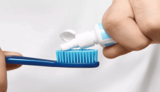 Ilustrasi Foto Sikat Gigi Saat Puasa (Foto: Freepik/Karlyukav)