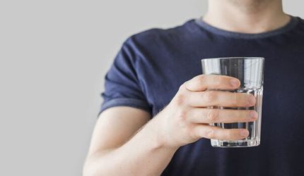 Cara Minum Air Putih Saat Puasa