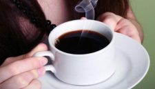Ilustrasi Minum Kopi (Foto: iStockphoto)